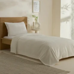 Leaves Wellsoft Blanket, Single, 150x200cm, White Throws & Blankets