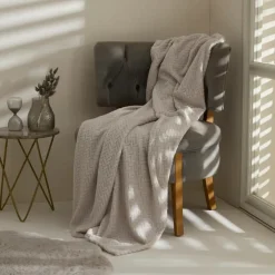 Outlet Leaves Wellsoft Blanket, 130x150cm, Light Grey Throws & Blankets