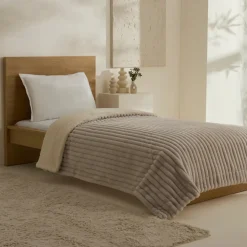 Best Stripe Sherpa Blanket, 150x200cm, Single, Light Grey Throws & Blankets