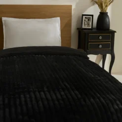 Hot Stripe Sherpa Blanket, 150x200cm, Black Throws & Blankets